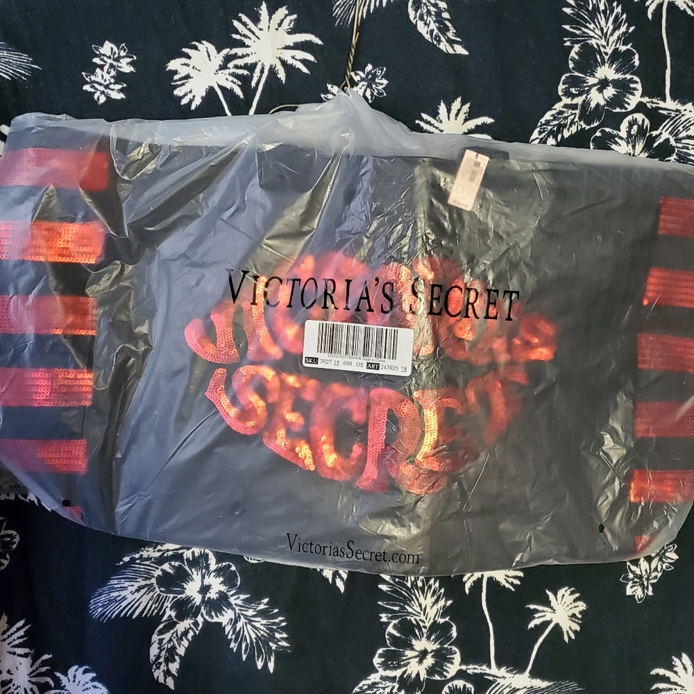 Victoria's Secret Love Collection Sequin Logo - Picture 4 of 8
